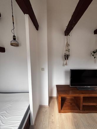 Investičný podkrovný apartmán v historickom centre, Banská Štiavnica - fotografia 7