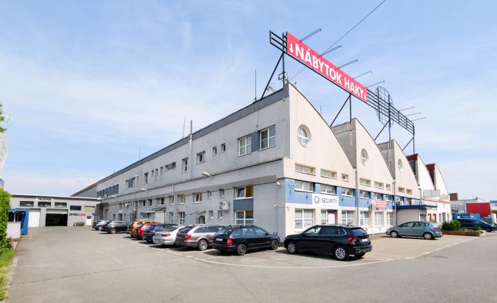 Na prenájom komerčný priestor s výmerou 314,7 m², Košice – Juh - fotografia 1