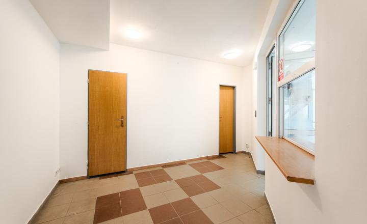 Na prenájom komerčný priestor s výmerou 314,7 m², Košice – Juh - fotografia 8