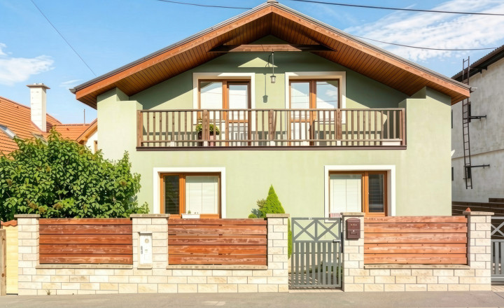 Moderný 4 - izbový RD s bazénom a garážou, Košice - Barca