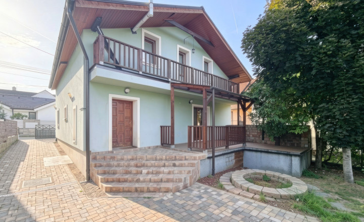 Moderný 4 - izbový RD s bazénom a garážou, Košice - Barca - fotografia 1