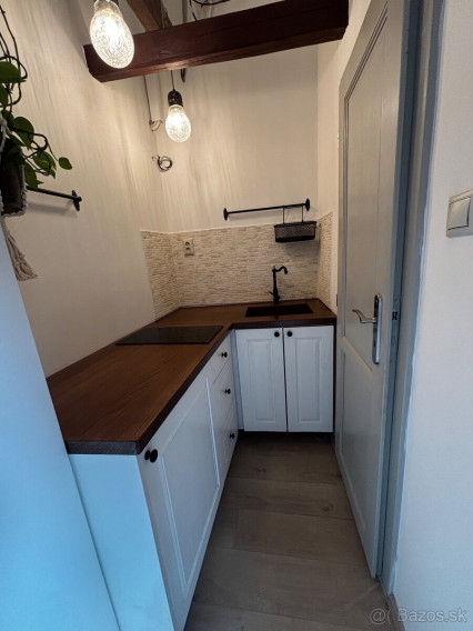 Investičný podkrovný apartmán v historickom centre, Banská Štiavnica